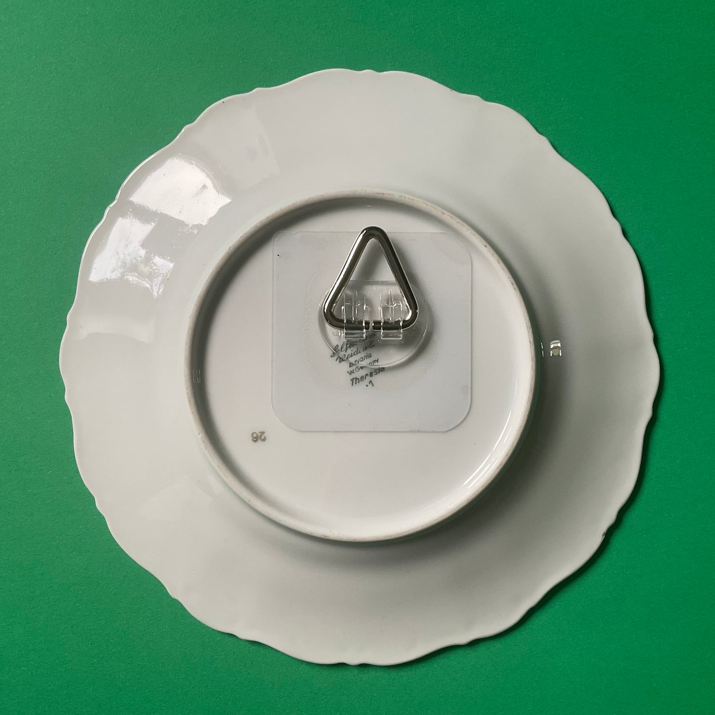 Assiette «Main aux perles blanches»