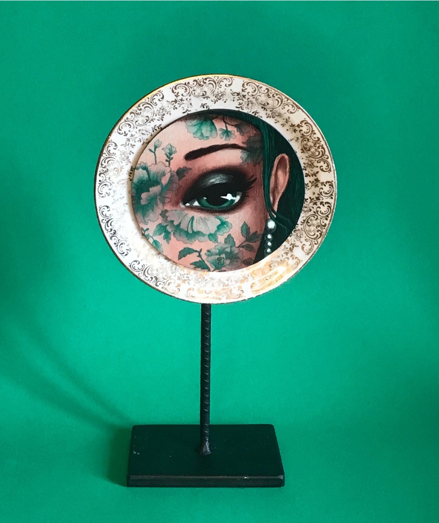 Assiette «œil vert à la perle»